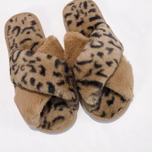 1left!❤️Quarantine Lounge Slippers in Tan❤️ - Picture 2 of 4